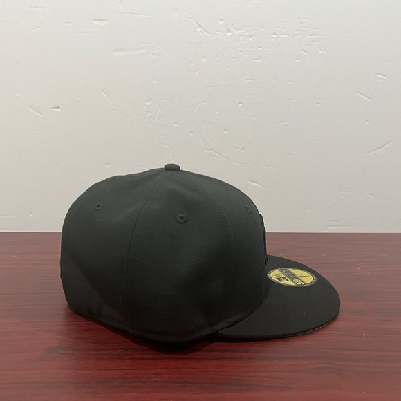 New Era, 59Fifty Fitted Hat, New York Yankees, Black - Picture 2 of 9